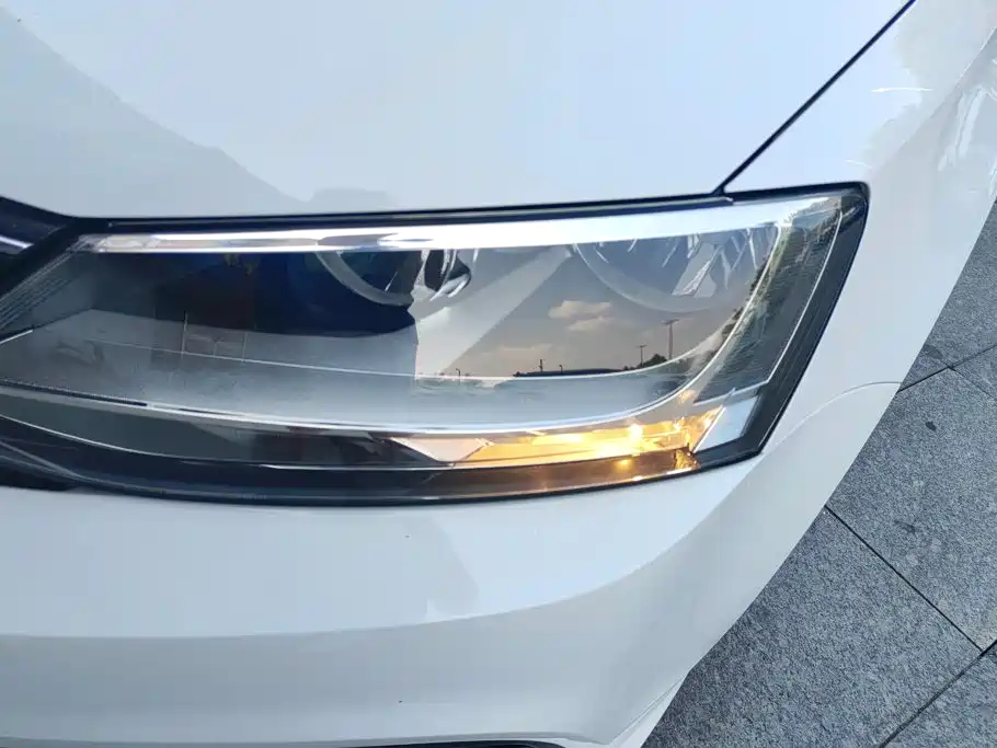 Volkswagen Sagitar 2018