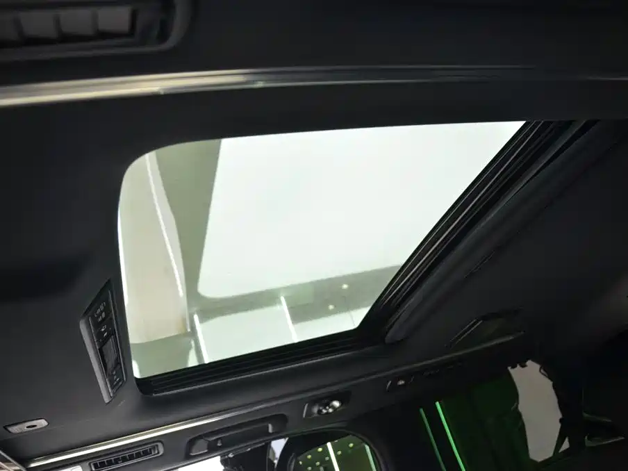 Lexus LM 2022 — фото 13