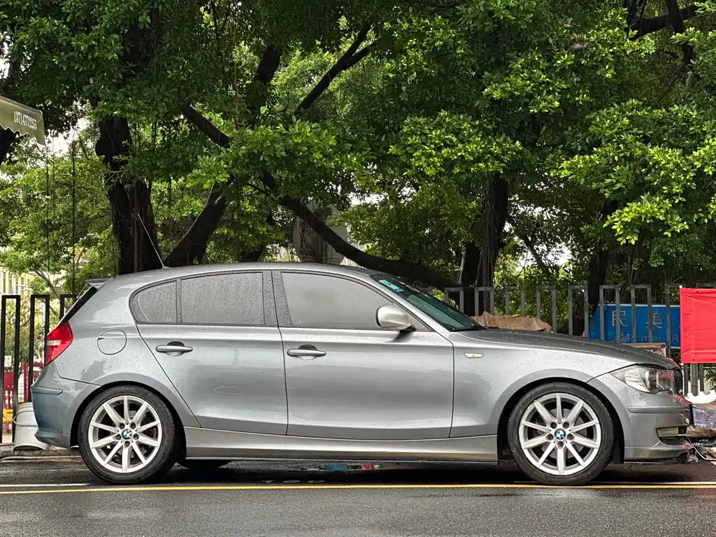 BMW 1 Series 2011 — фото 13