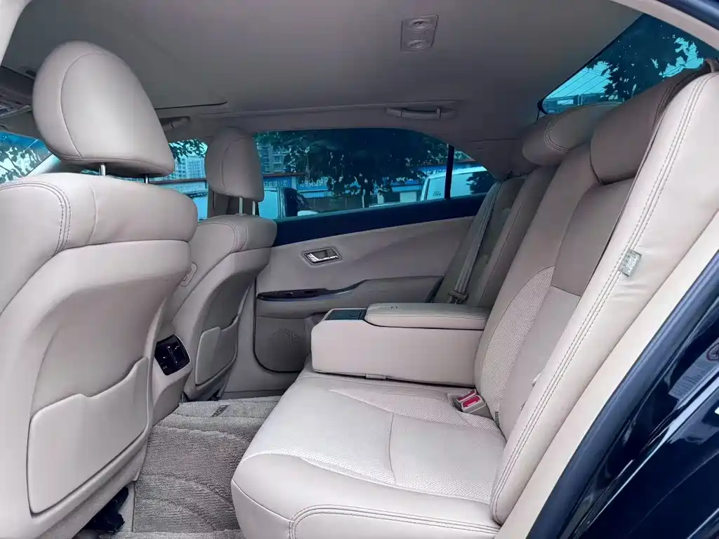 Toyota Crown 2014
