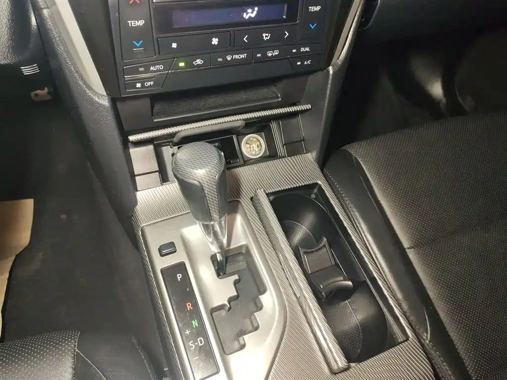 Toyota Camry 2015 — фото 14