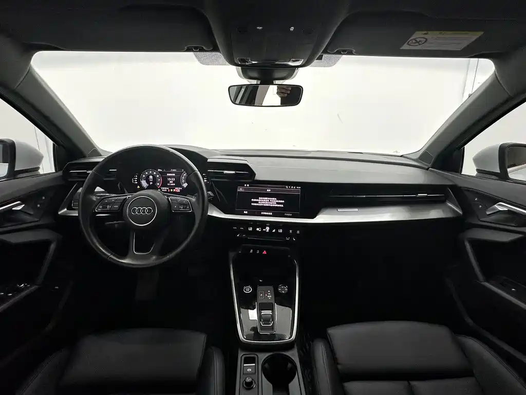 Audi A3 2023 — фото 10