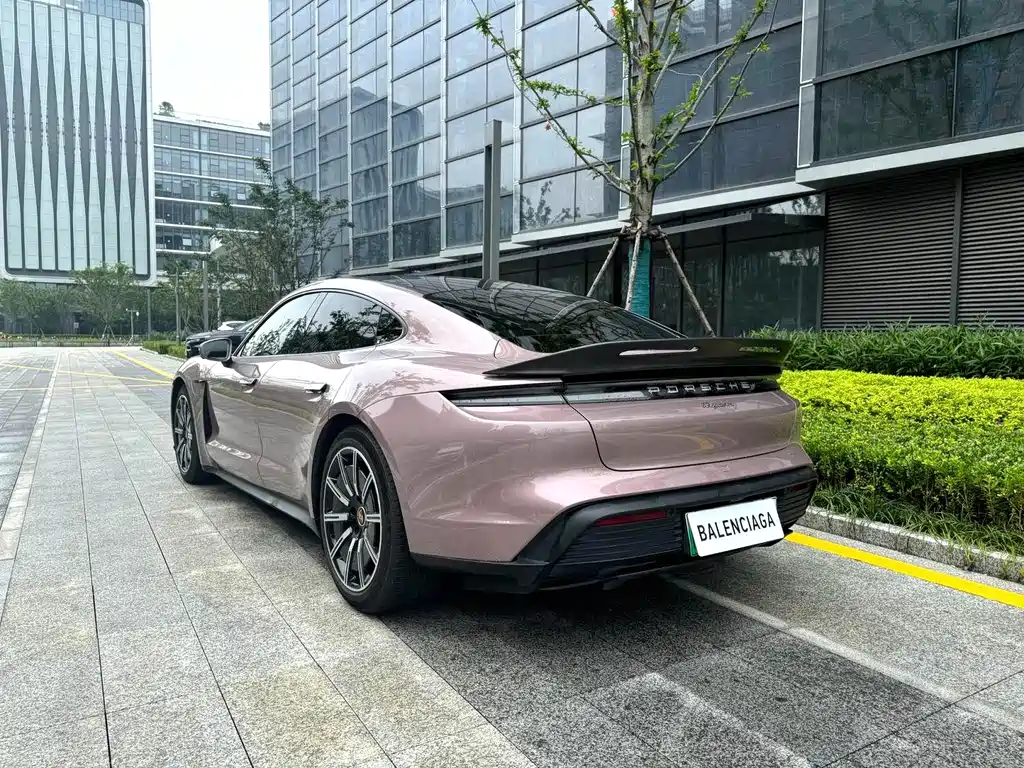 Porsche Taycan 2021 — фото 9