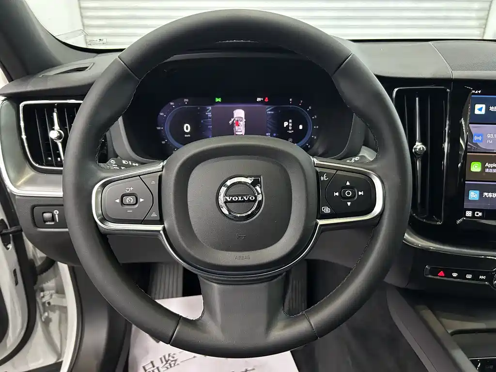 Volvo XC60 2021 — фото 9