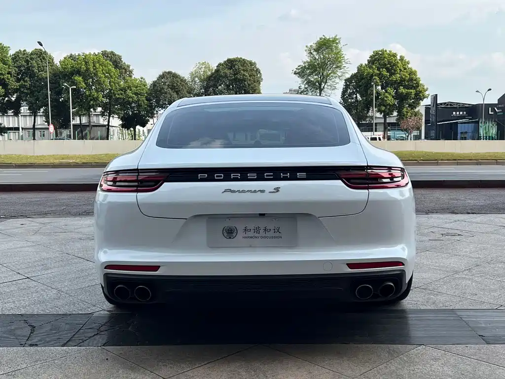 Porsche Panamera 2018 — фото 16