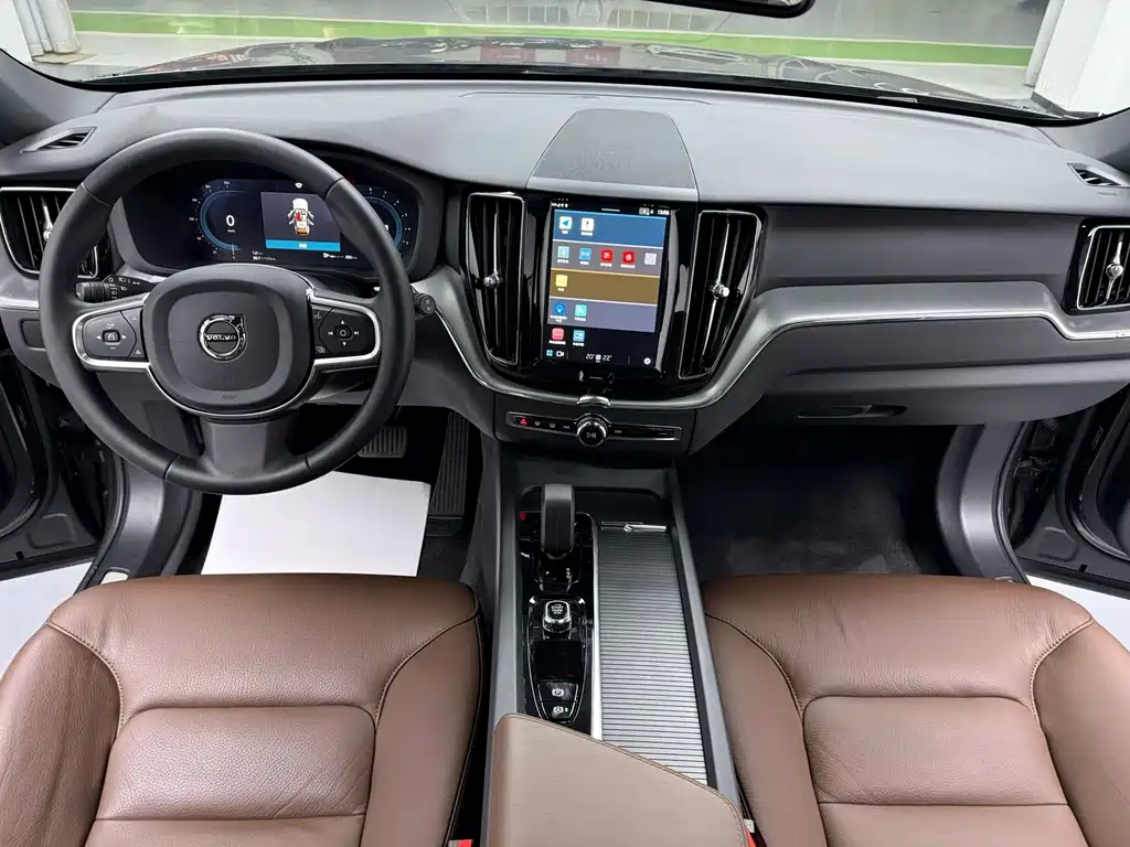 Volvo XC60 2025 — фото 4