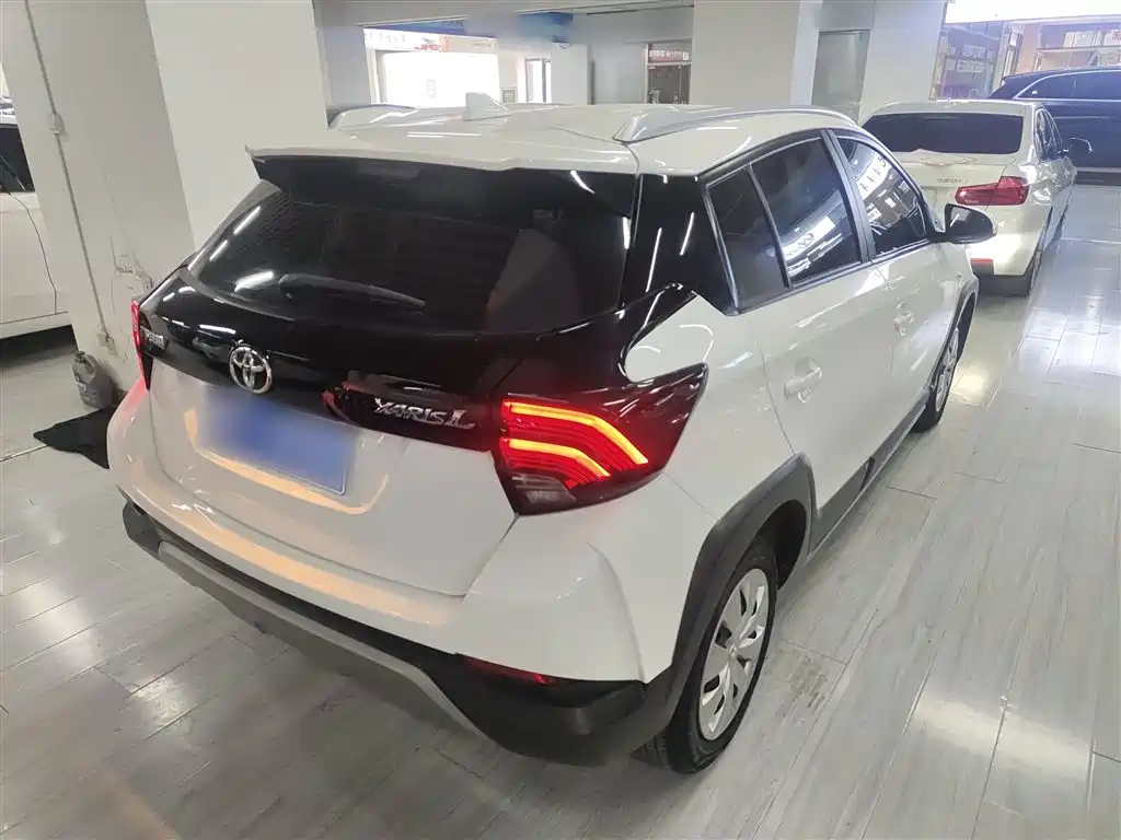 Toyota Yaris L 2023 — фото 7