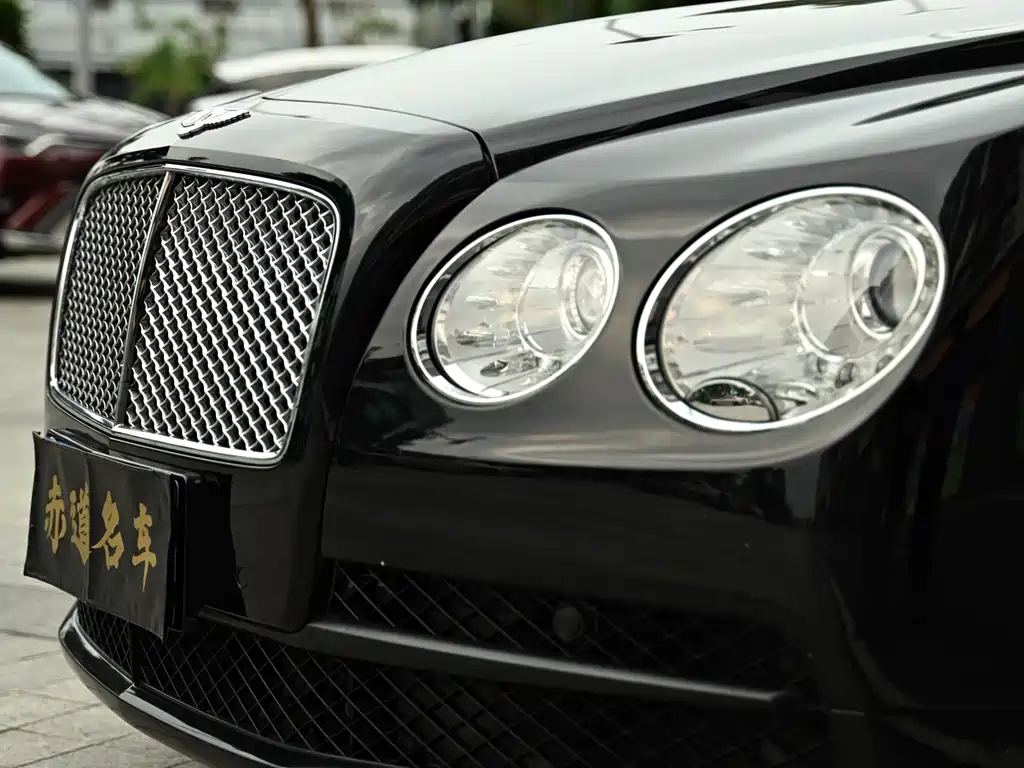 Bentley Flying Spur 2017 — фото 19