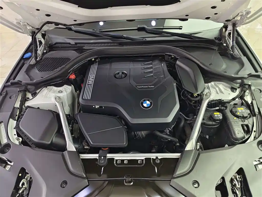 BMW 5 Series 2021 — фото 16