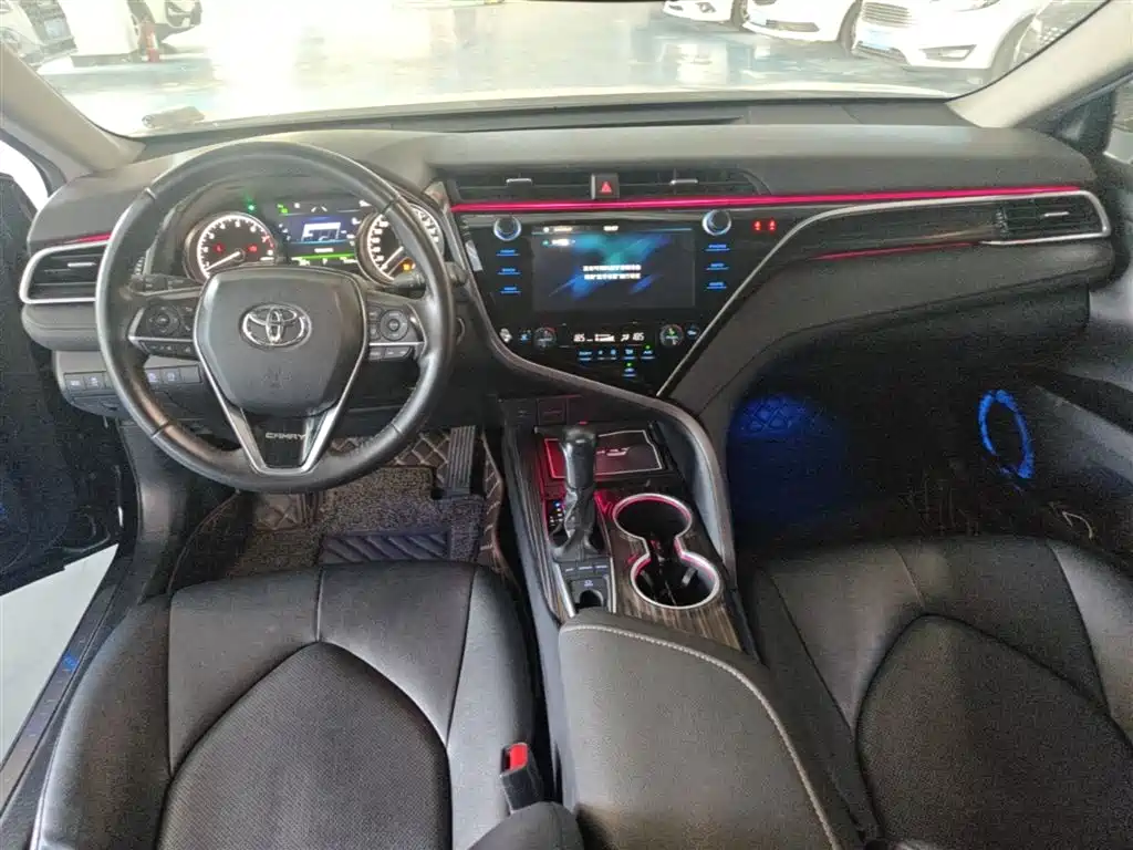 Toyota Camry 2020 — фото 10