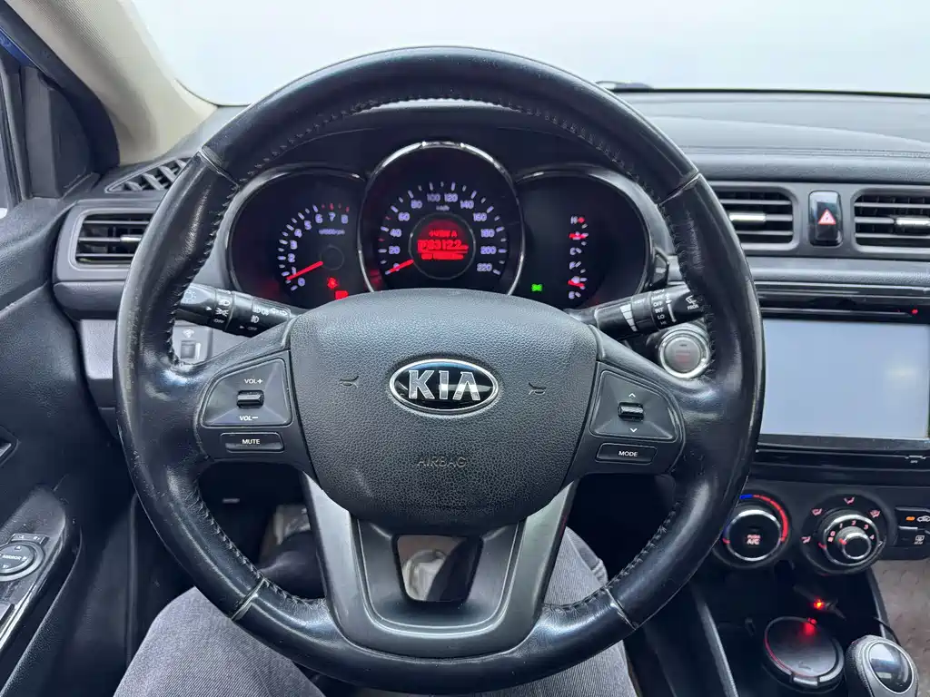Kia K2 2014 — фото 10