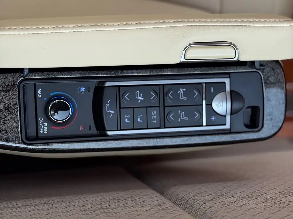 Toyota Coaster 2023 — фото 16