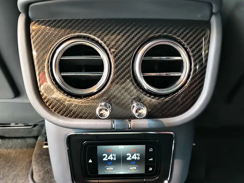 Bentley Bentayga 2019 — фото 14