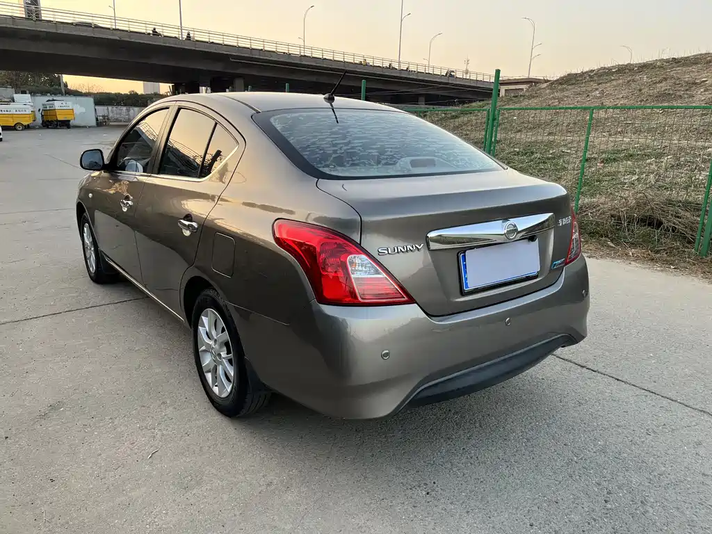 Nissan Sunny 2014 — фото 19
