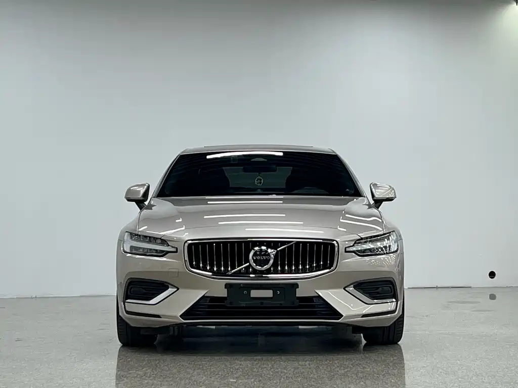 Volvo S60 2022 — фото 6