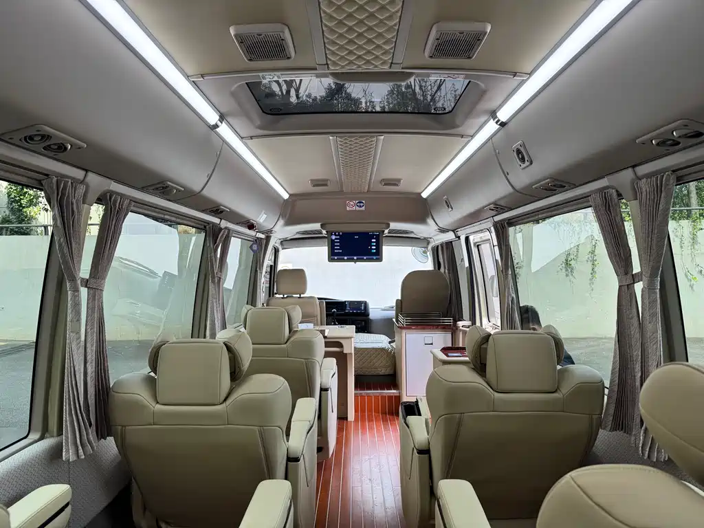 Toyota Coaster 2023 — фото 21