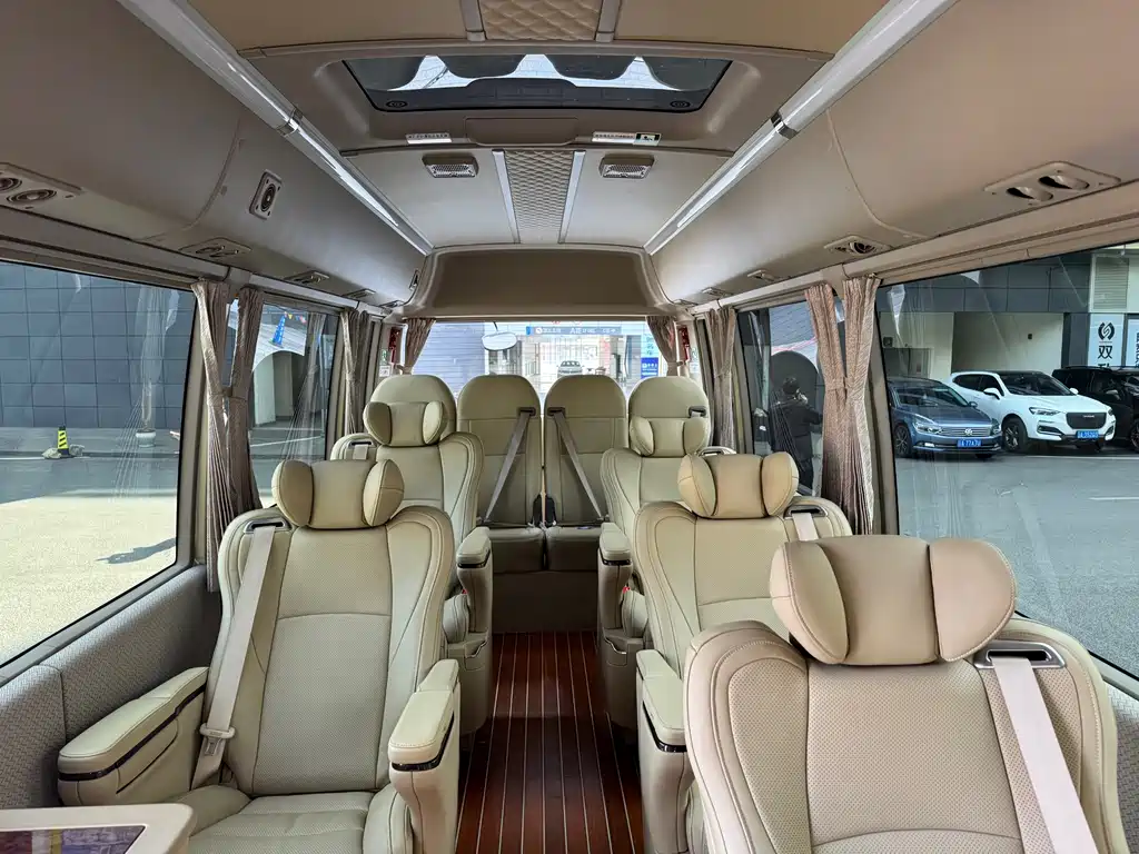 Toyota Coaster 2023 — фото 12