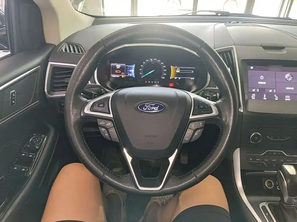 Ford Edge 2017 — фото 11