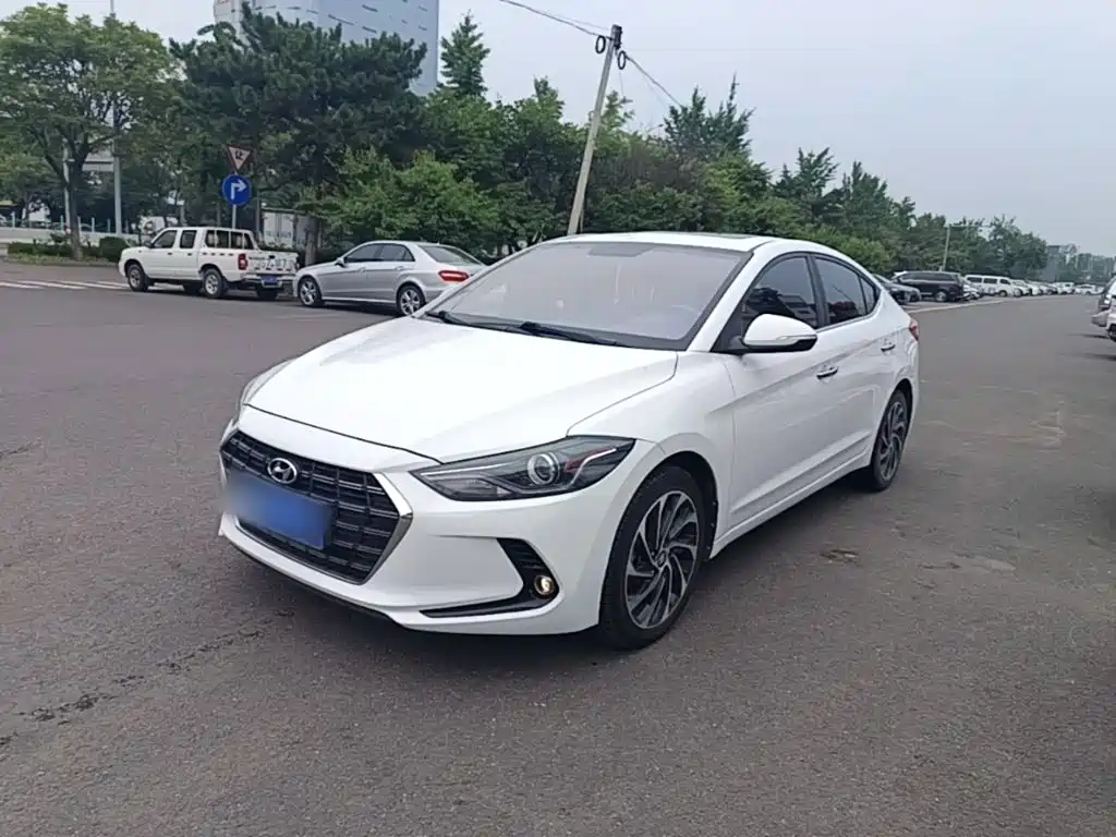 Hyundai Elantra 2020 — фото 1