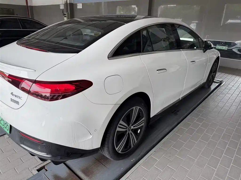 Mercedes-Benz EQE 2025 — фото 10