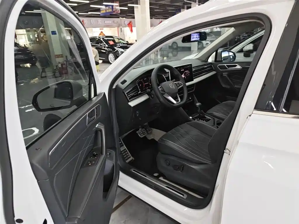 Volkswagen Tiguan L 2021 — фото 16