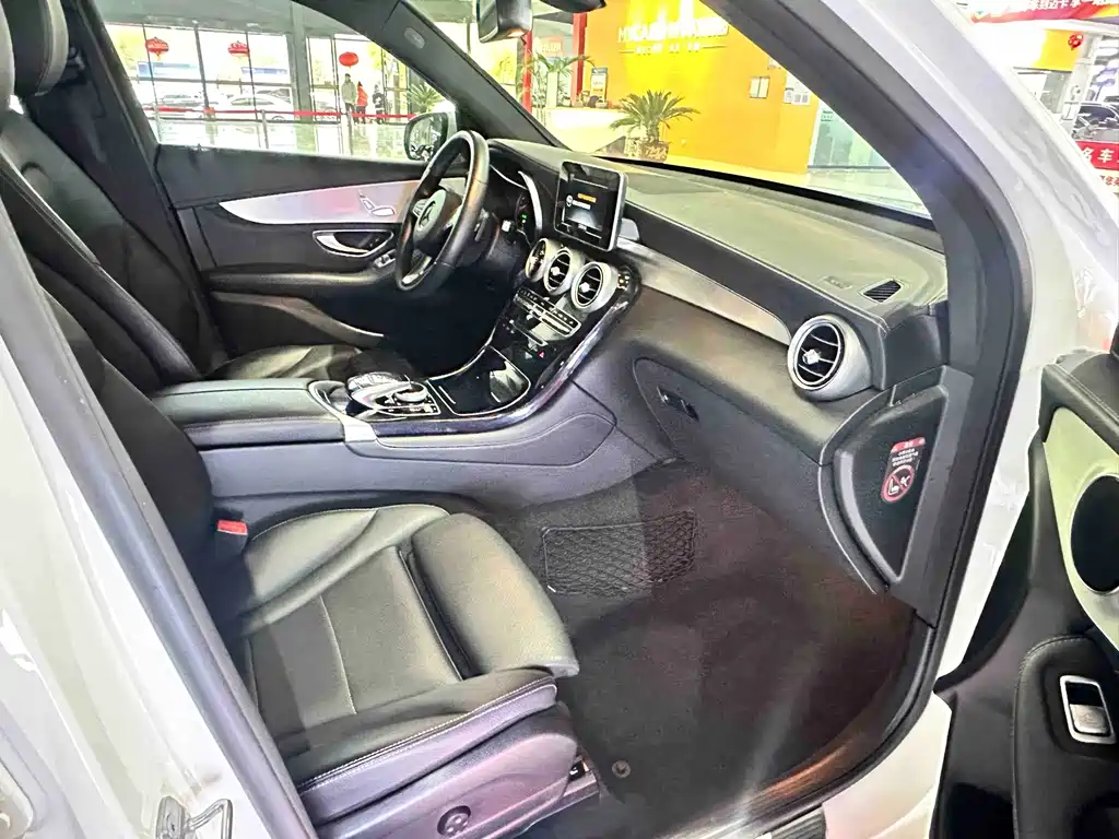Mercedes-Benz GLC 2017 — фото 13
