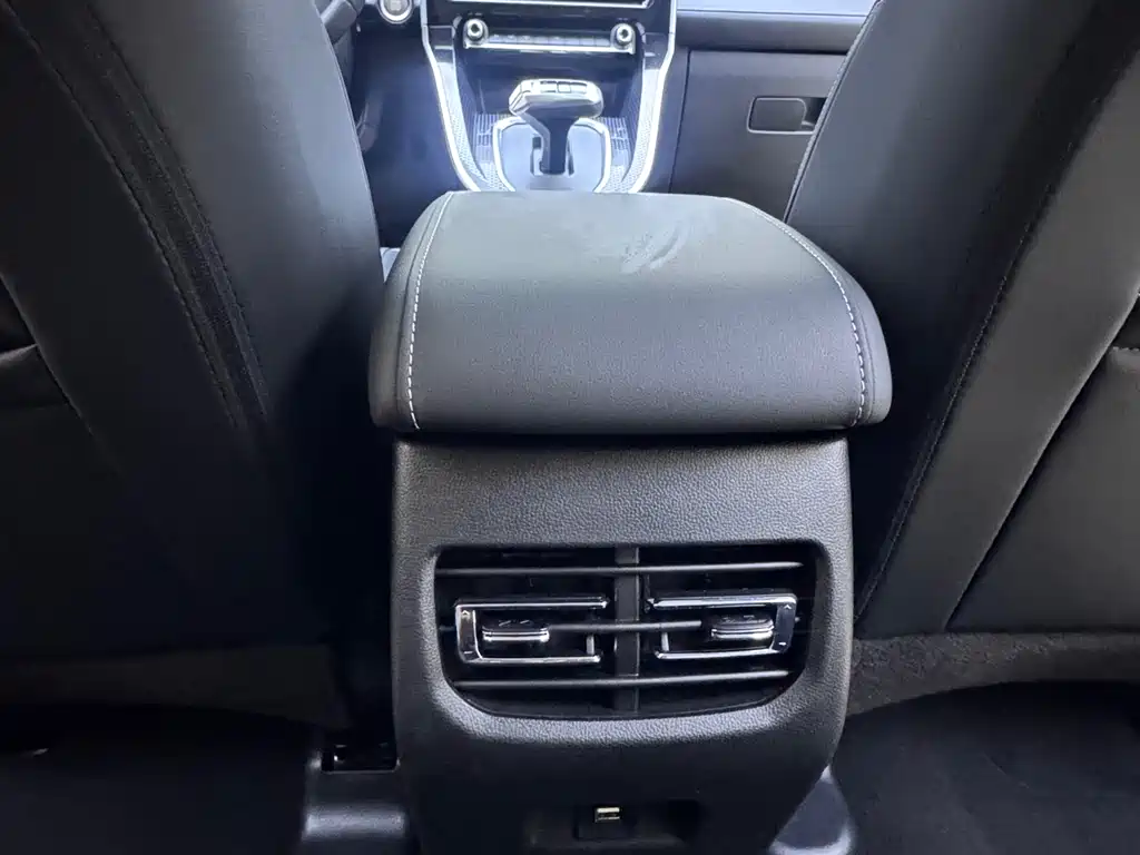 Haval M6 2023 — фото 18