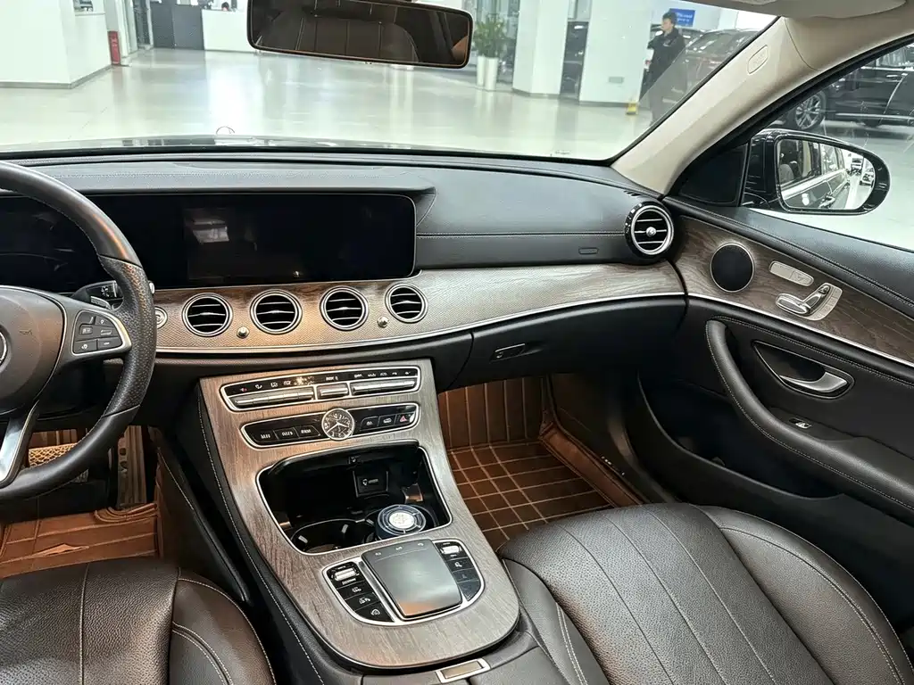Mercedes-Benz E-Class 2019 — фото 8