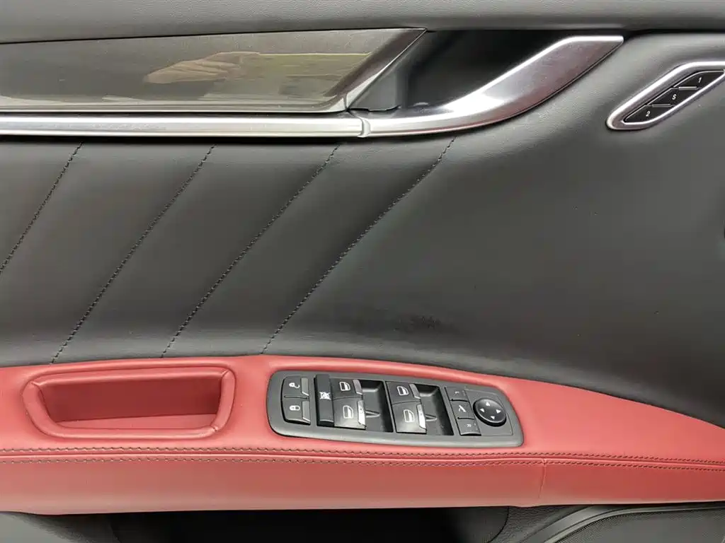 Maserati Ghibli 2021 — фото 27