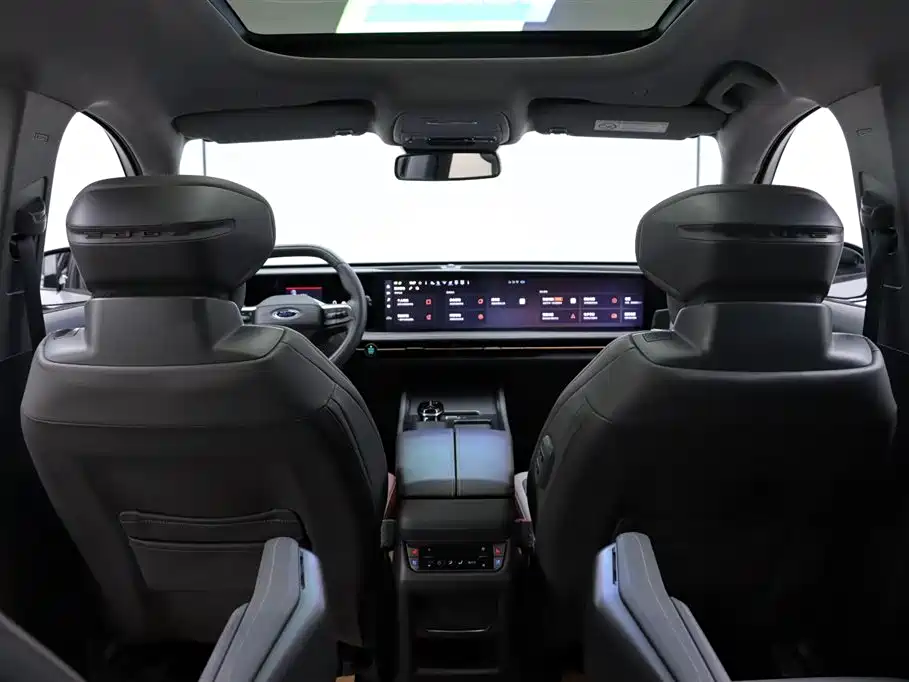 Ford Edge 2023 — фото 19