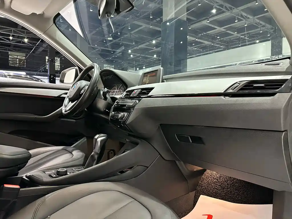 BMW X1 2017 — фото 12