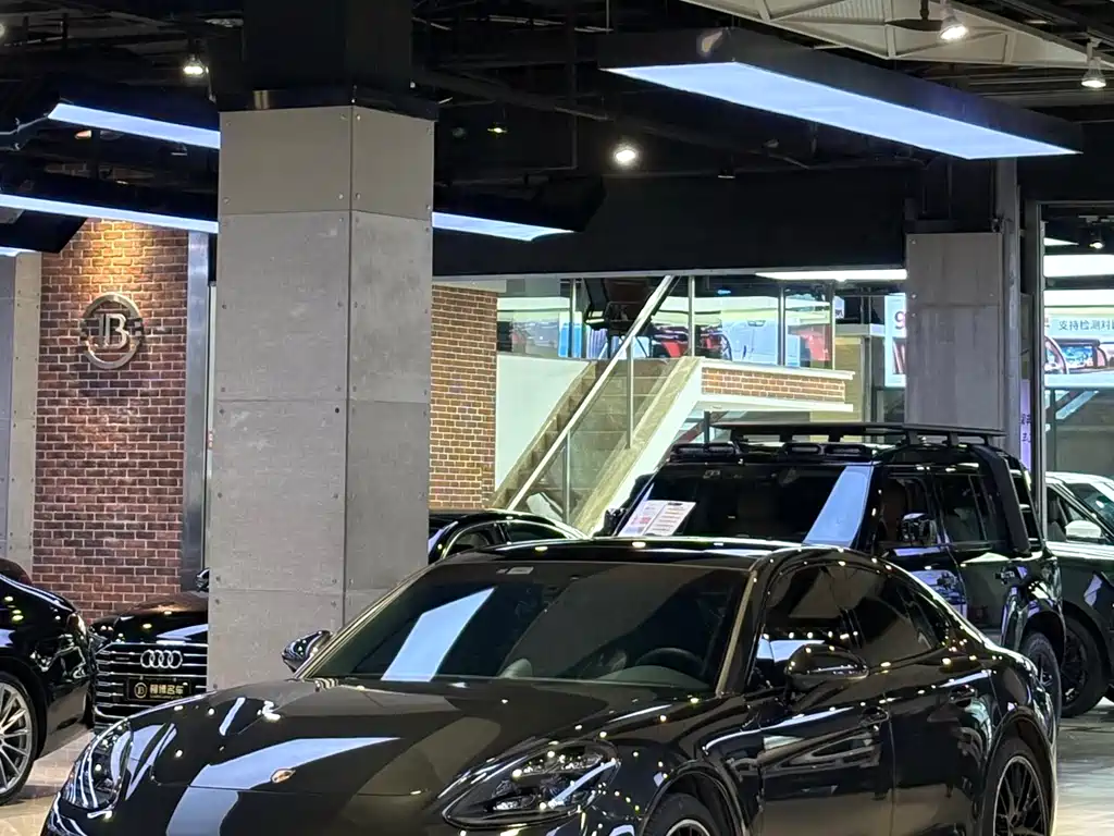 Porsche Panamera 2021