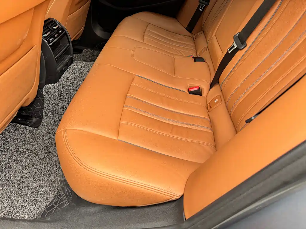 BMW 5 Series 2019 — фото 18