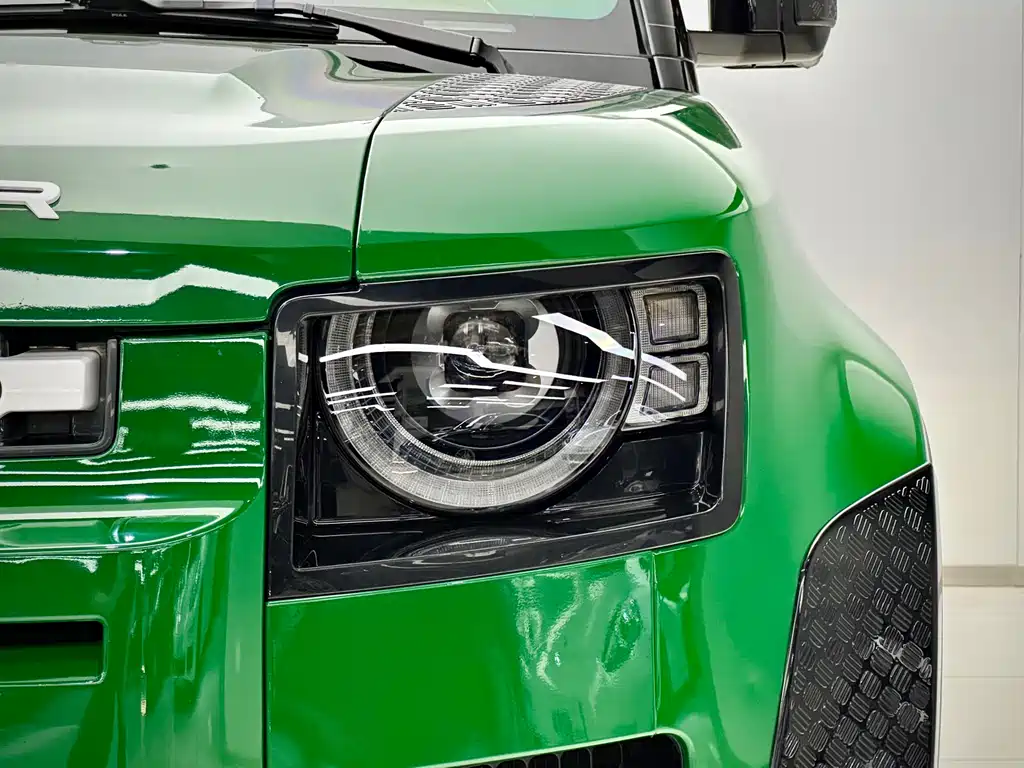 Land Rover Defender 2023 — фото 9