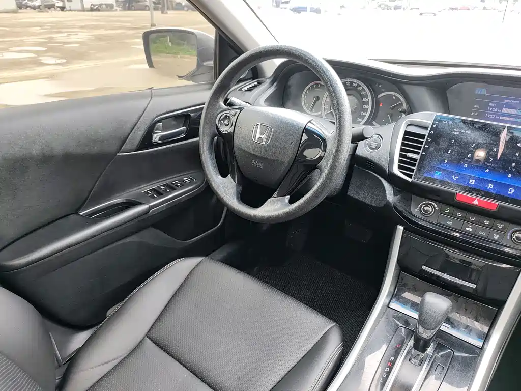 Honda Accord 2017 — фото 18