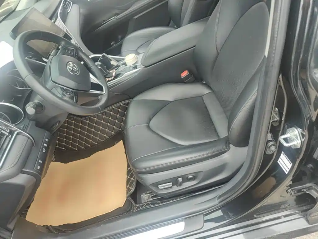 Toyota Camry 2022 — фото 15