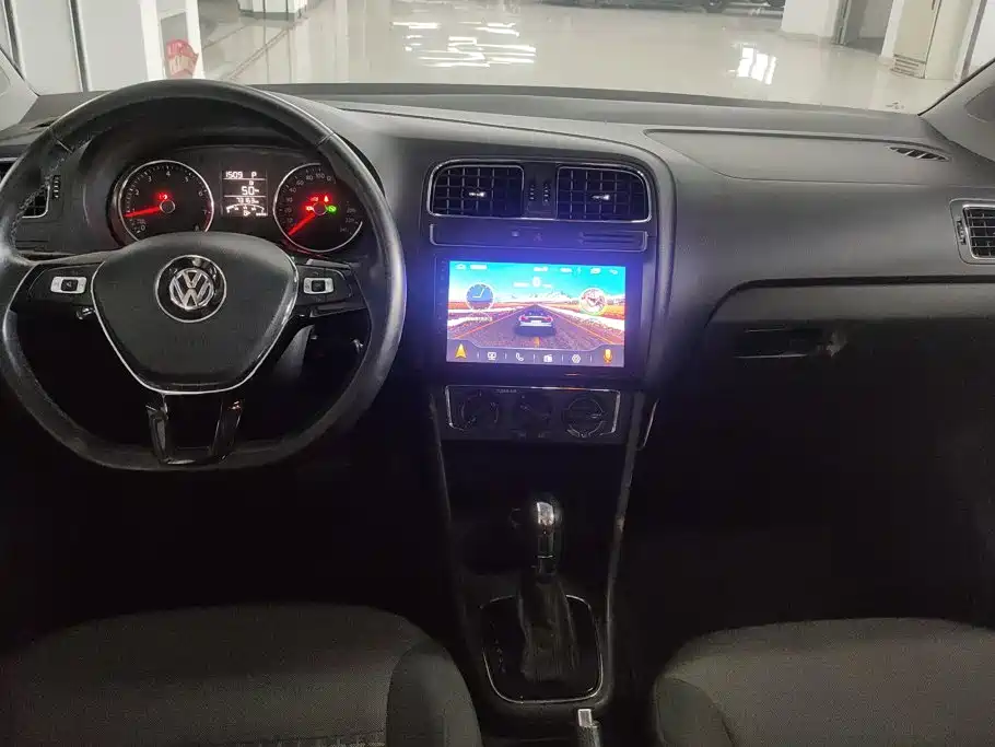 Volkswagen Polo 2017 — фото 12