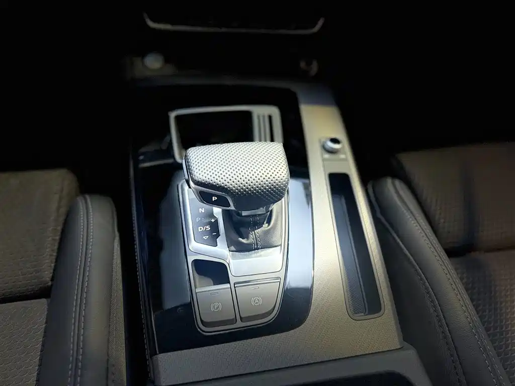 Audi Q5L Sportback 2024 — фото 13