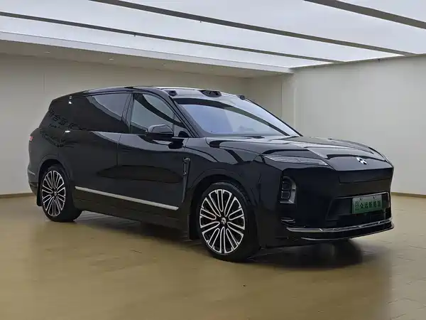 NIO ES8 2025