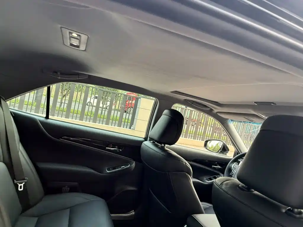 Toyota Crown 2018 — фото 12