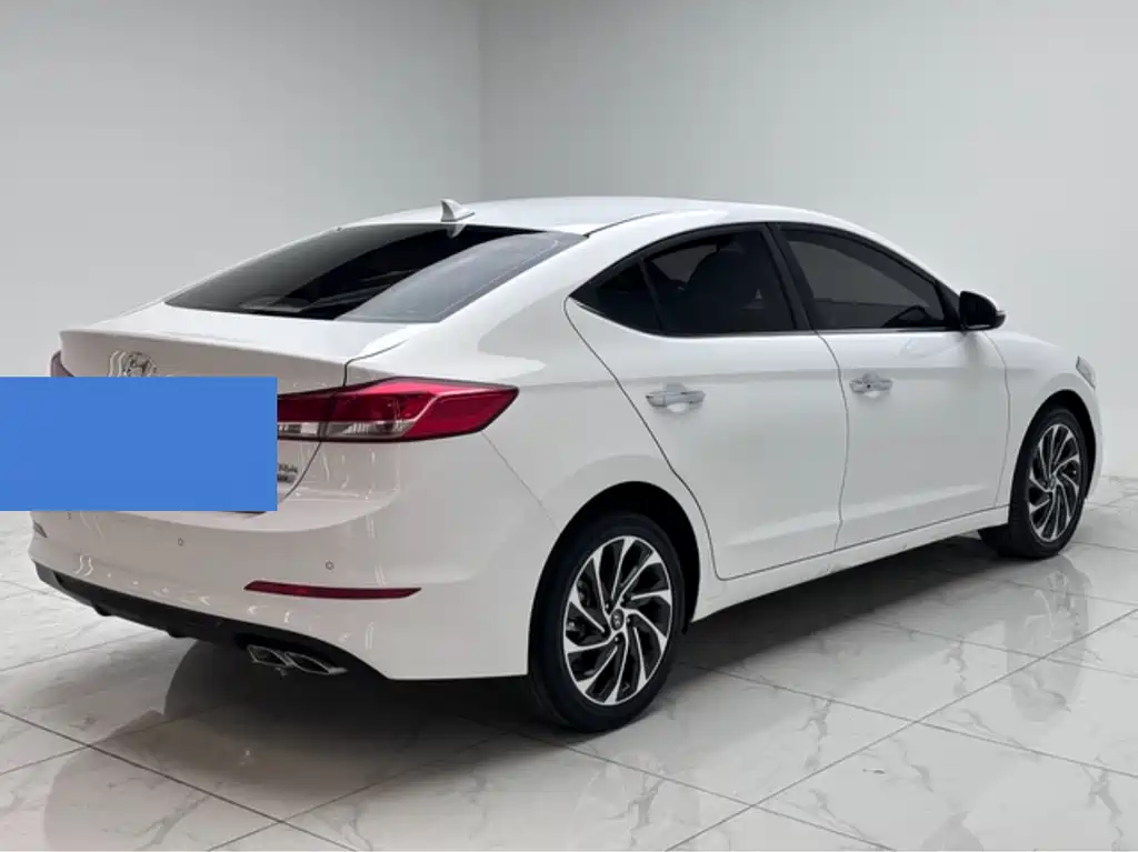 Hyundai Elantra 2019 — фото 10