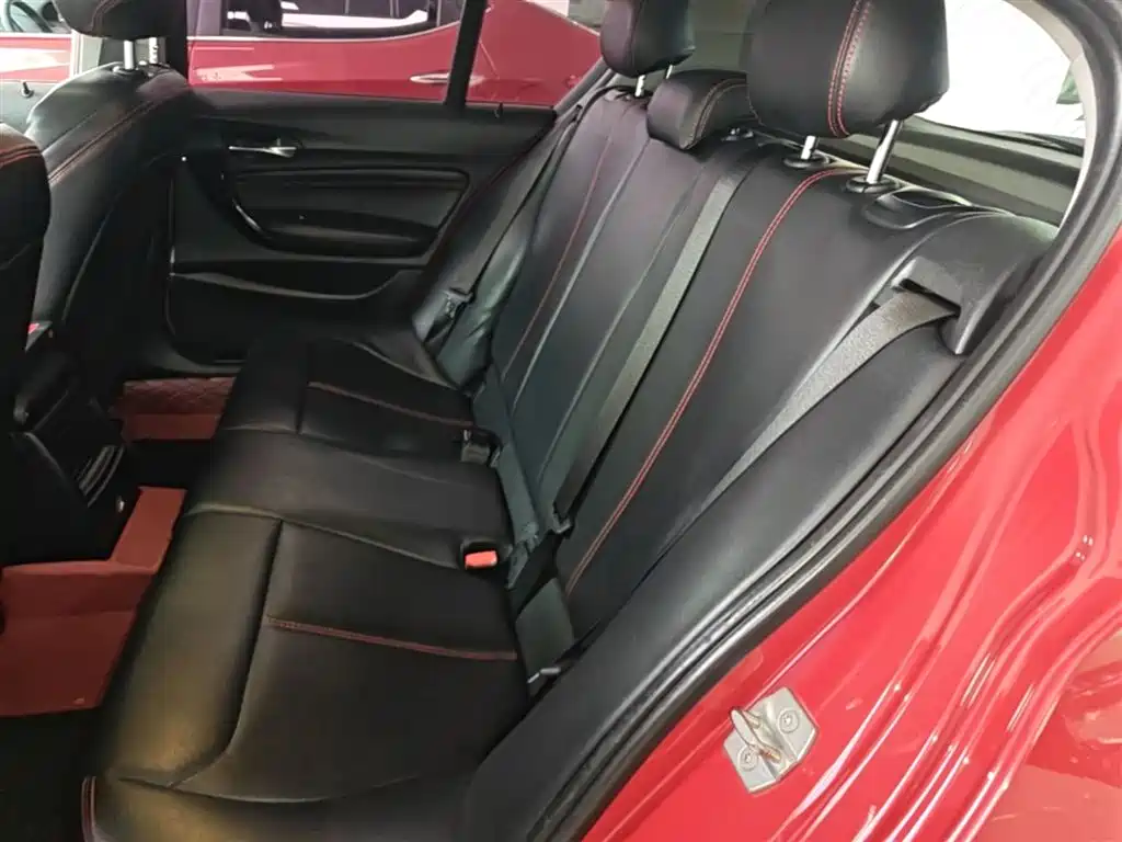 BMW 1 Series 2018 — фото 17