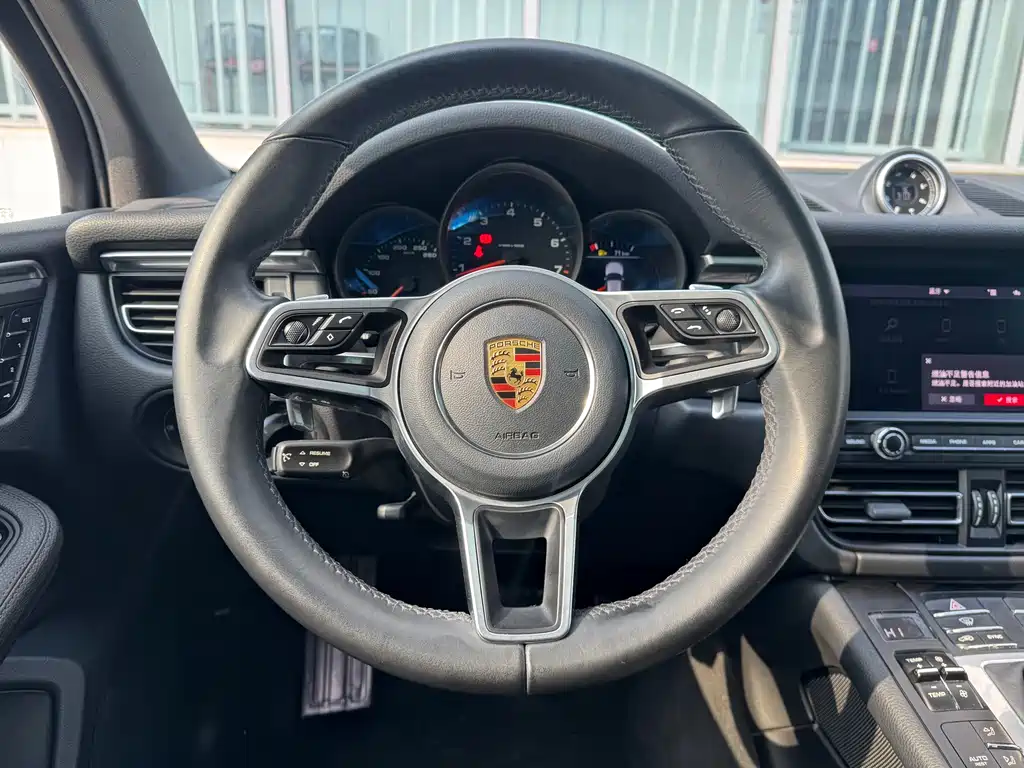 Porsche Macan 2021 — фото 14