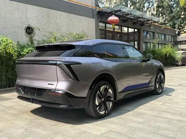 HiPhi Y 2023