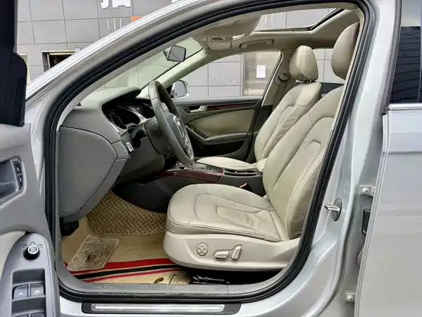 Audi A4L 2012