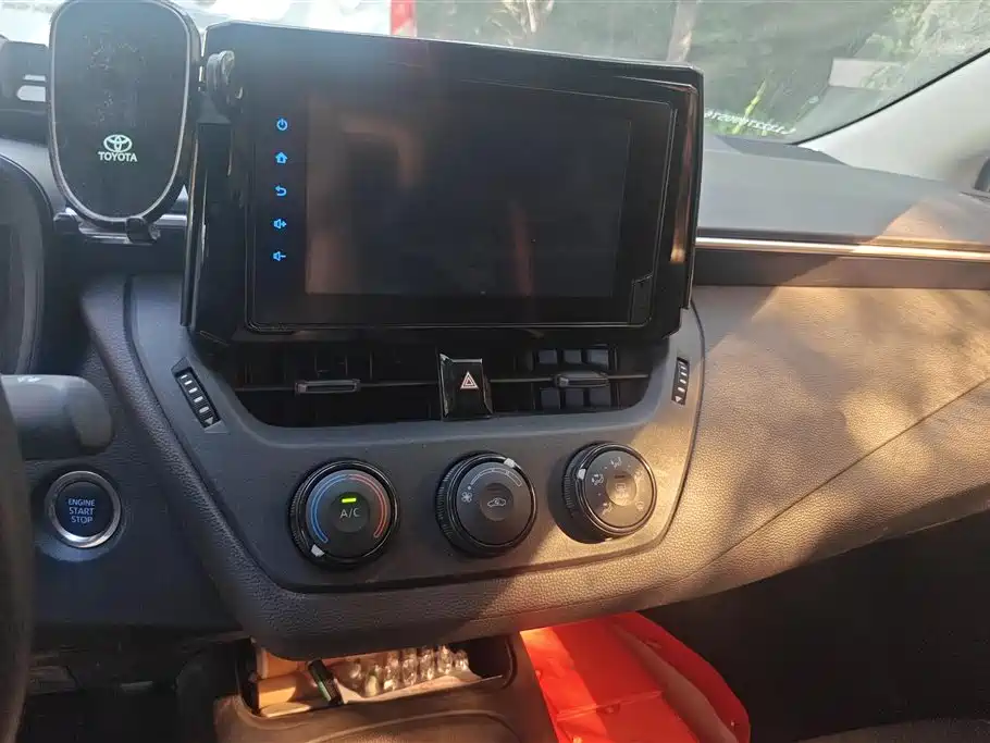 Toyota Corolla 2023 — фото 13