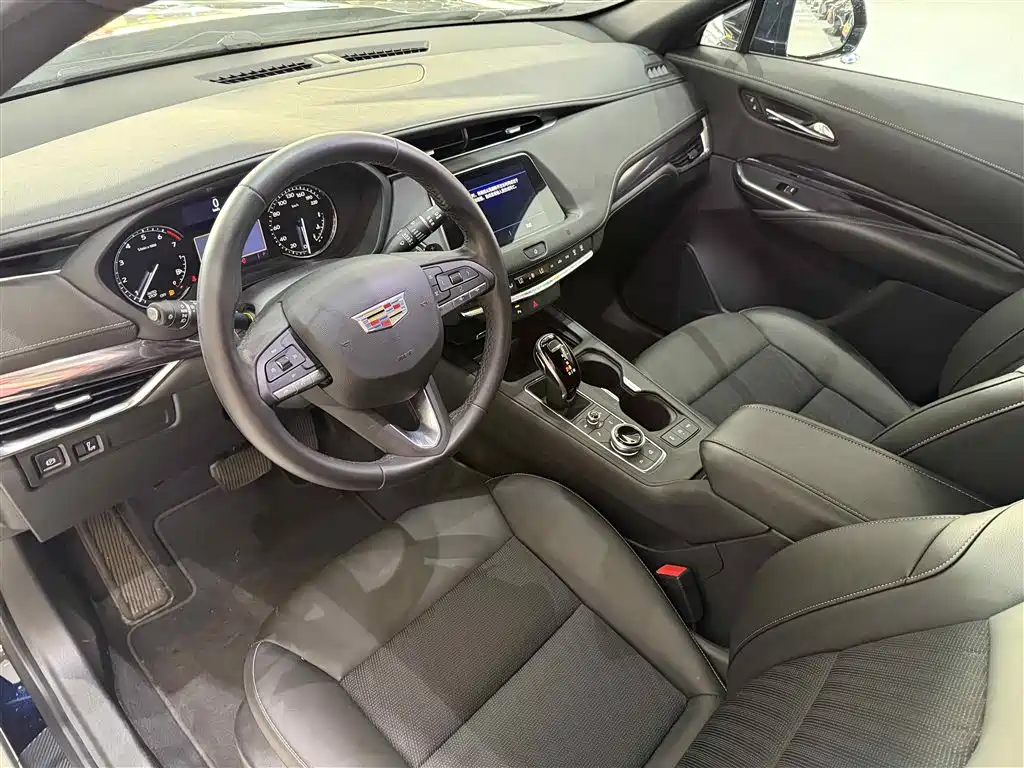 Cadillac XT4 2020 — фото 11