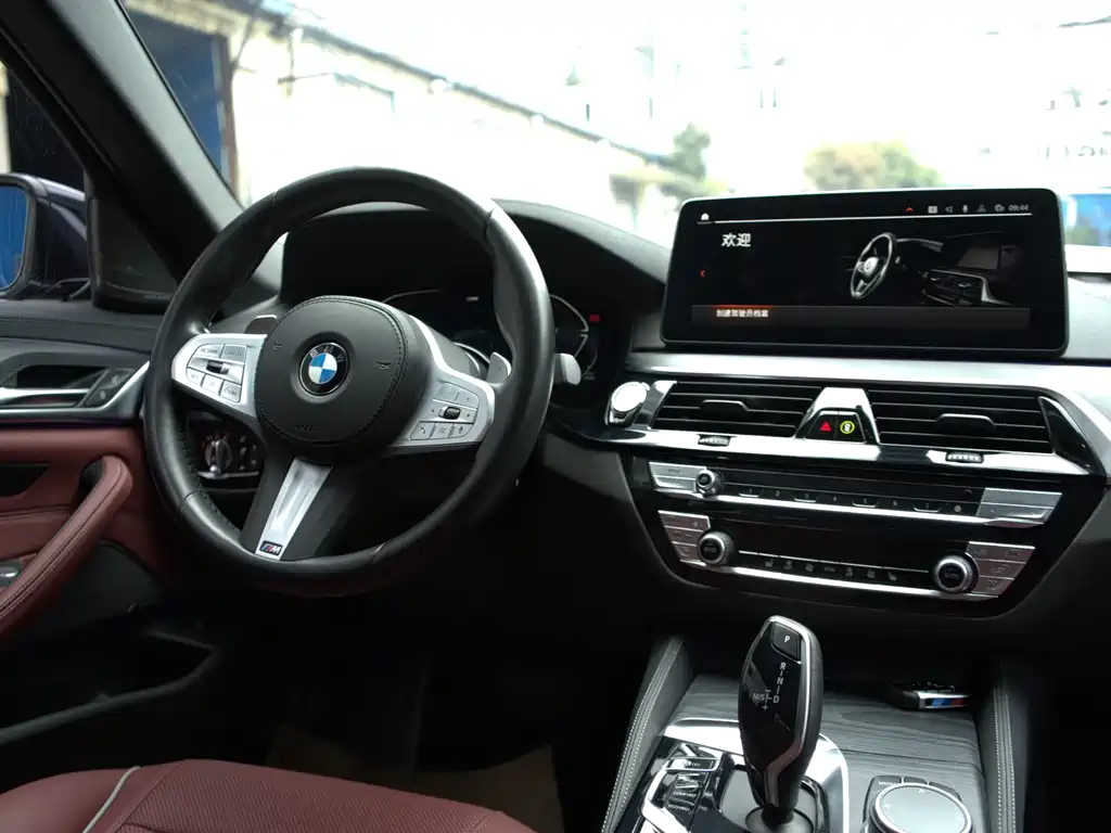BMW 5 Series 2023 — фото 13