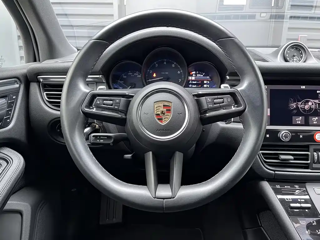 Porsche Macan 2023 — фото 13