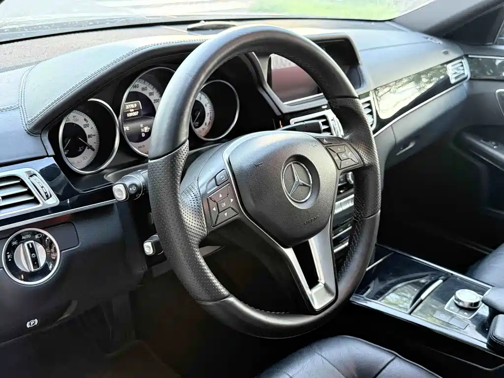 Mercedes-Benz E-Class 2015 — фото 17